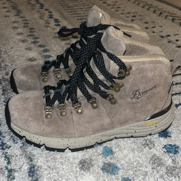 Danner Vibram Mountain 600 Hiking Boots - 7.5 - Picture 2 of 8